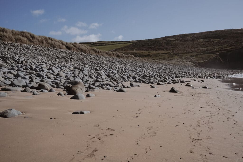 A sunny day on the quiet Lackenakea Bay Beach.