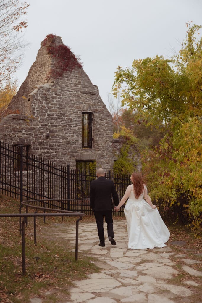 Wedding photos at the Merrickville ruins.