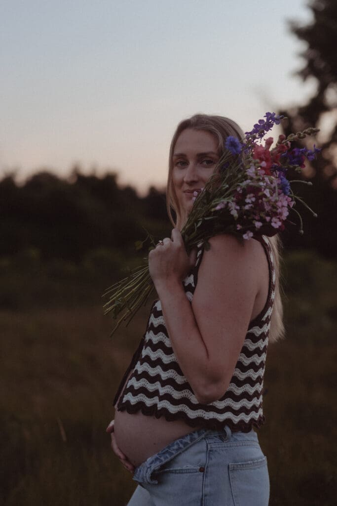 Solo maternity session in Kemptville, Ontario.