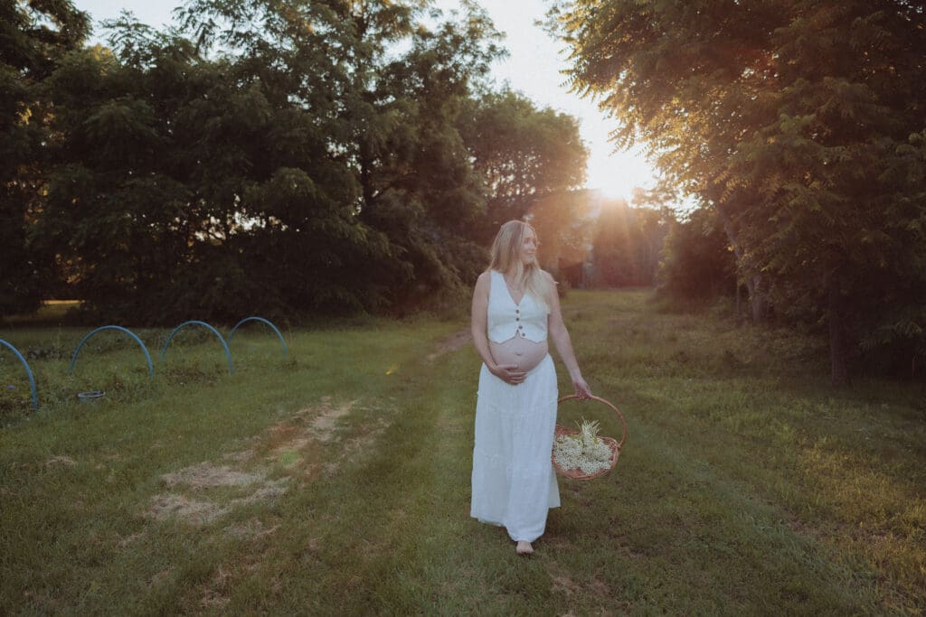 Solo maternity session in Kemptville, Ontario.