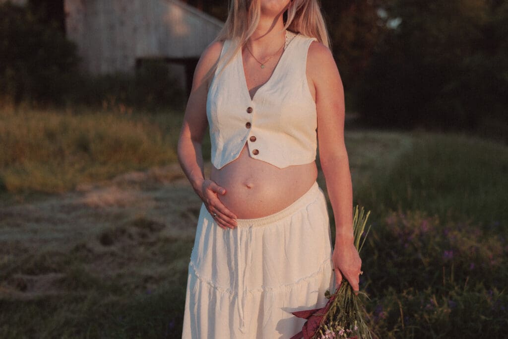 Solo maternity session in Kemptville, Ontario.